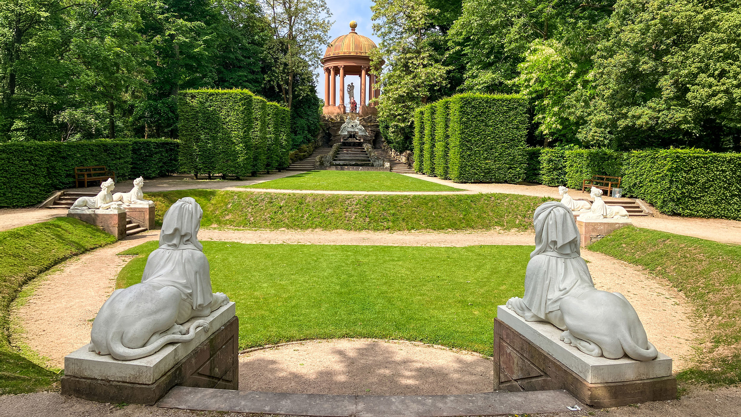 Naturtheater mit Apollotempel im Schlosspark Schwetzingen