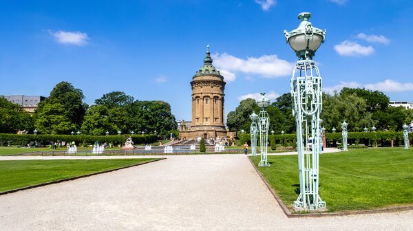 Der 60 Meter hohe Wasserturm ist eines der bekanntes Wahrzeichen Mannheims