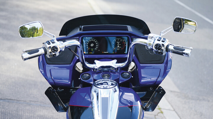 Cockpit der Harley Davidson Road Glide CVO