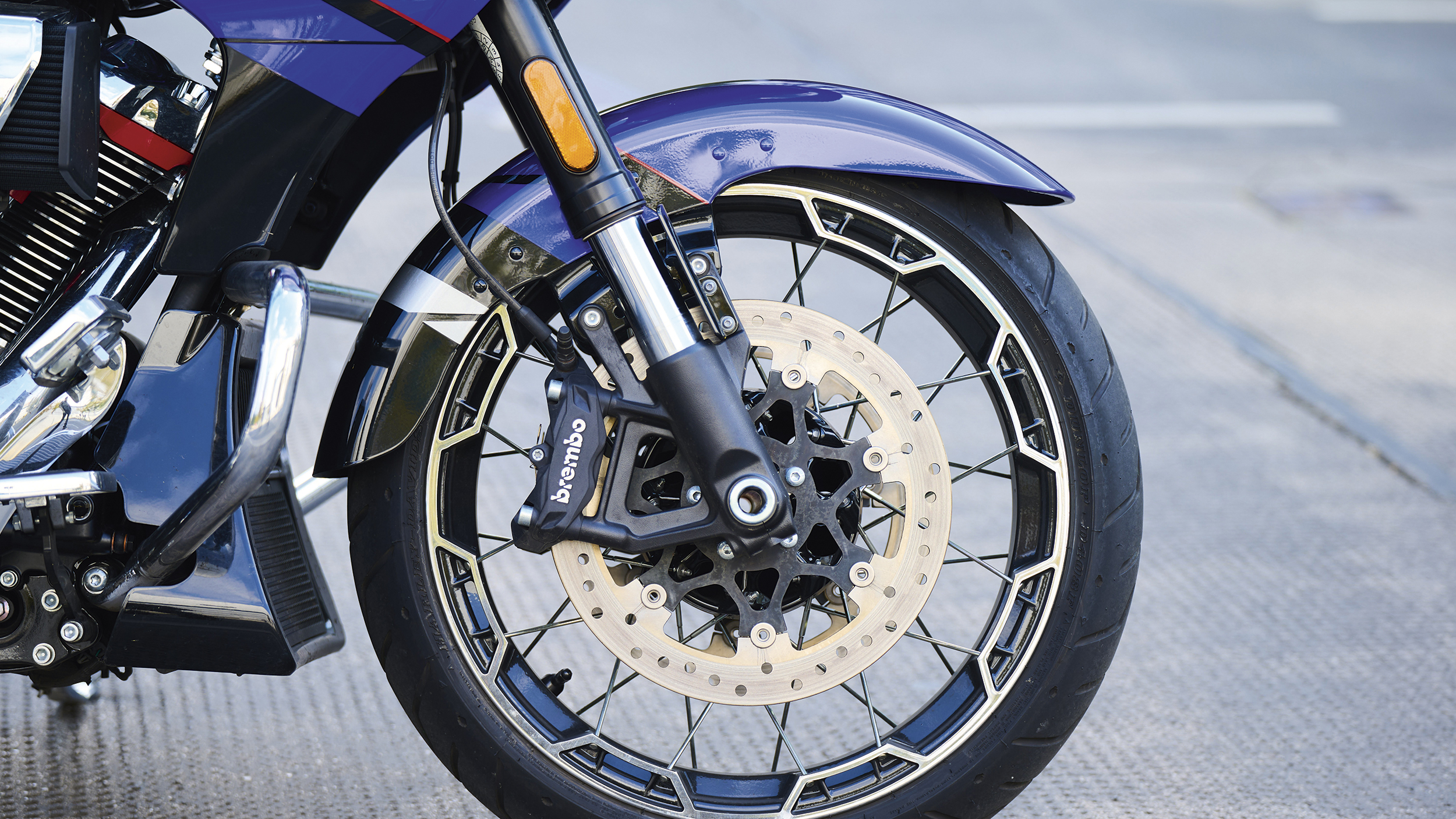 Die Felge der Harley Davidson Road Glide CVO.