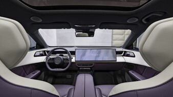 Neuer Mazda CX-6e-Innenraum mit großem Display