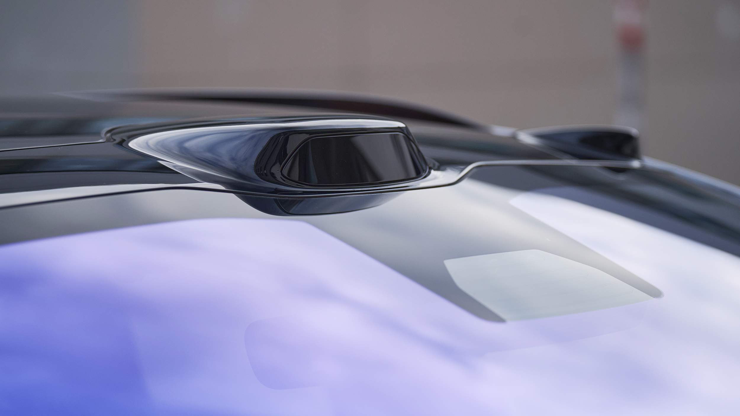Lidar-Gerät am Dach eines Nio ET5 Touring.