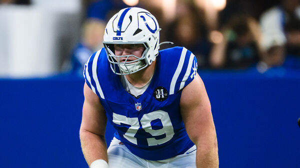 Nahaufnahme des österreichischen NFL-Profis Bernhard Raimann während eines Spiels.