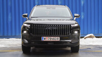 Großes, schwarzes SUV