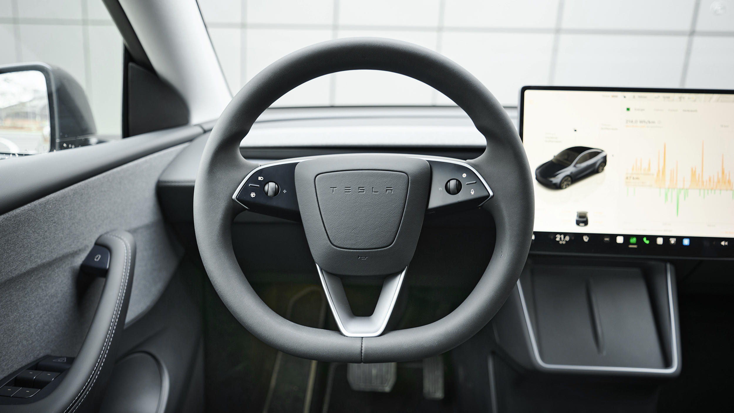 Lenkrad eines Tesla Model Y.