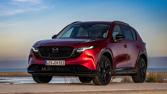 Ein roter Mazda CX-5 von schräg vorne