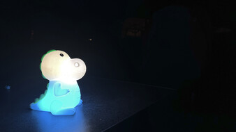 Der Leucht-Dino als Lampe.