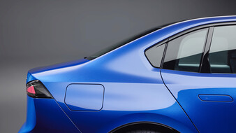 Hinterer Teil der Seite eines blauen BMW i3.