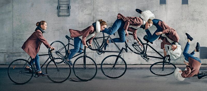 Bild zeigt die Funktionsweise eines Fahrrad-Airbags, wenn der Radfahrer stürzt.