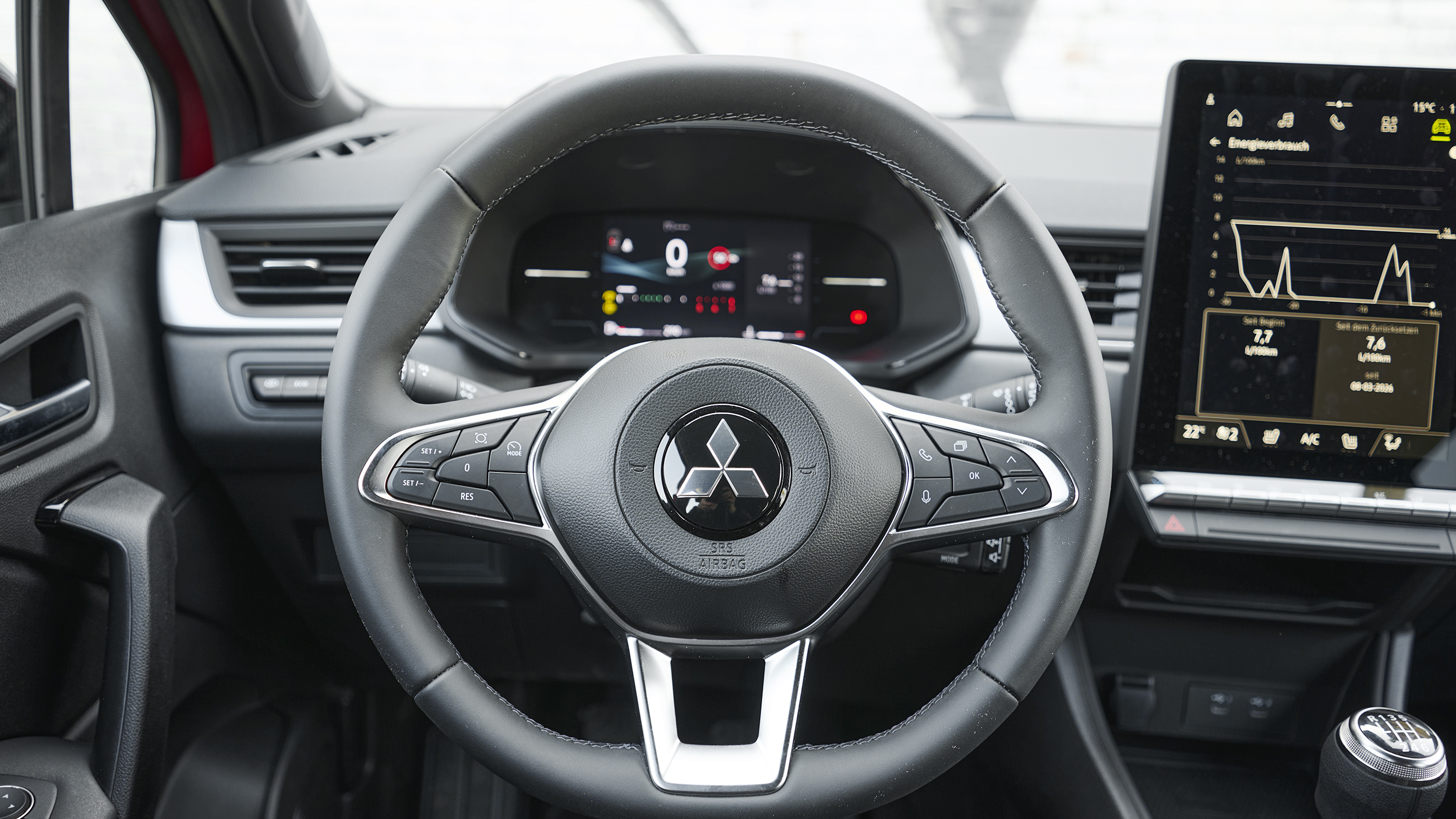 Mitsubishi Grandis, Aufnahme Innenraum, Lenkrad mit Armaturen im Hintergrund
