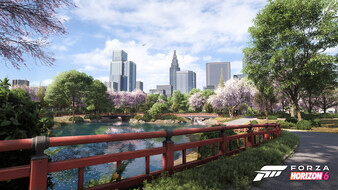Screenshot aus Forza Horizon 6. Man sieht die japanische Landschaft, mit Hochhäusern im Hintergrund.