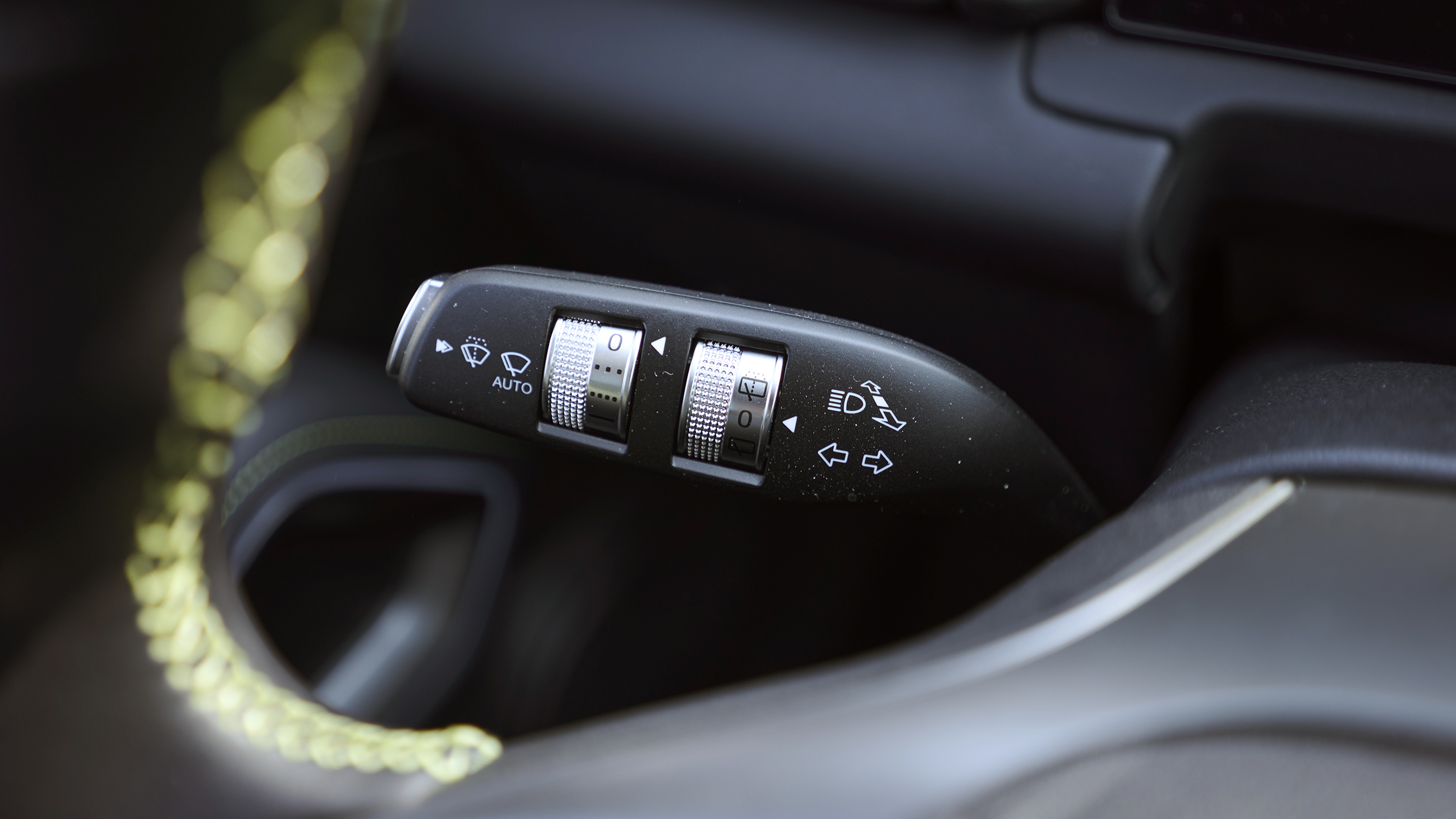 BYD Atto 2,  in grau silber, Innenraum Lenkstockhebel links