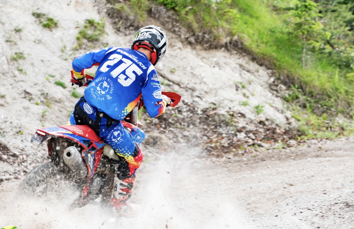 Das Bild zeigt Jan Wunderlich beim fahren.