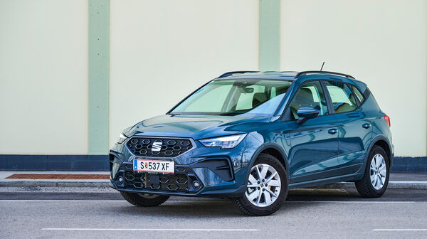 Seat Arona von schräg vorne