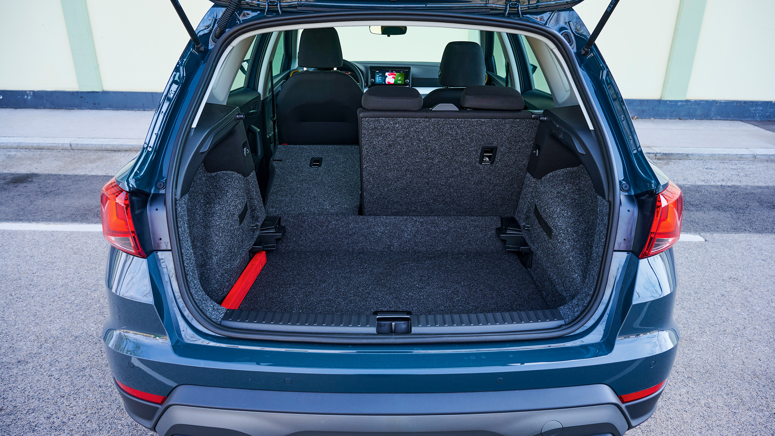 Seat Arona offener Kofferraum mit abgesenktem Boden