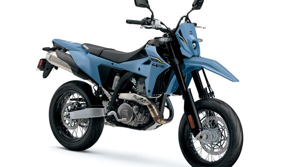 Stehendes Motorrad.