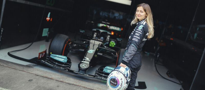 F1-Academy-Siegerin Doriane Pin betritt mit ihrem ersten F1-Test Neuland F1 Academy Champion Doriane Pin Breaks New Ground with Maiden F1 Test