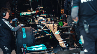 Doriane Pin im Formel 1 Auto