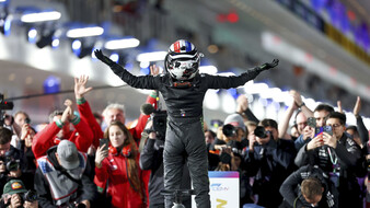 Doriane Pin 2025 beim Las Vegas Grand Prix in Siegerpose.
