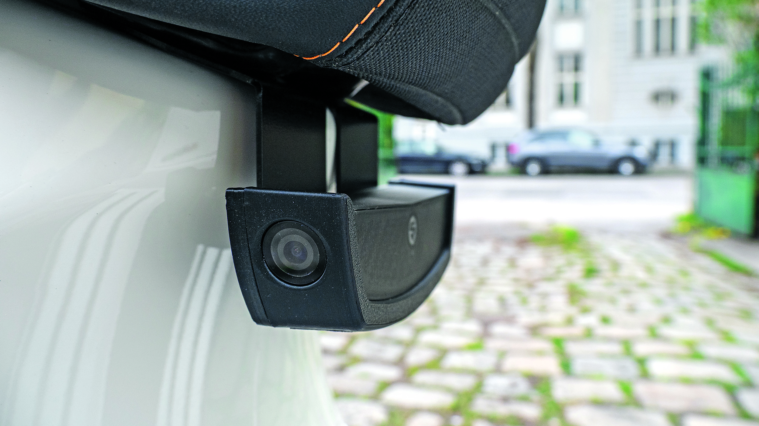 Nahaufnahme einer Secubix-Kamera zur Überwachung von Parkschäden.