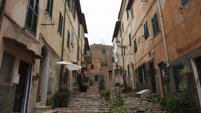 Eine pittoreske Gasse mit einer Stiege