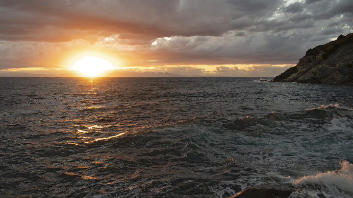Ein Sonnenuntergang über dem Meer