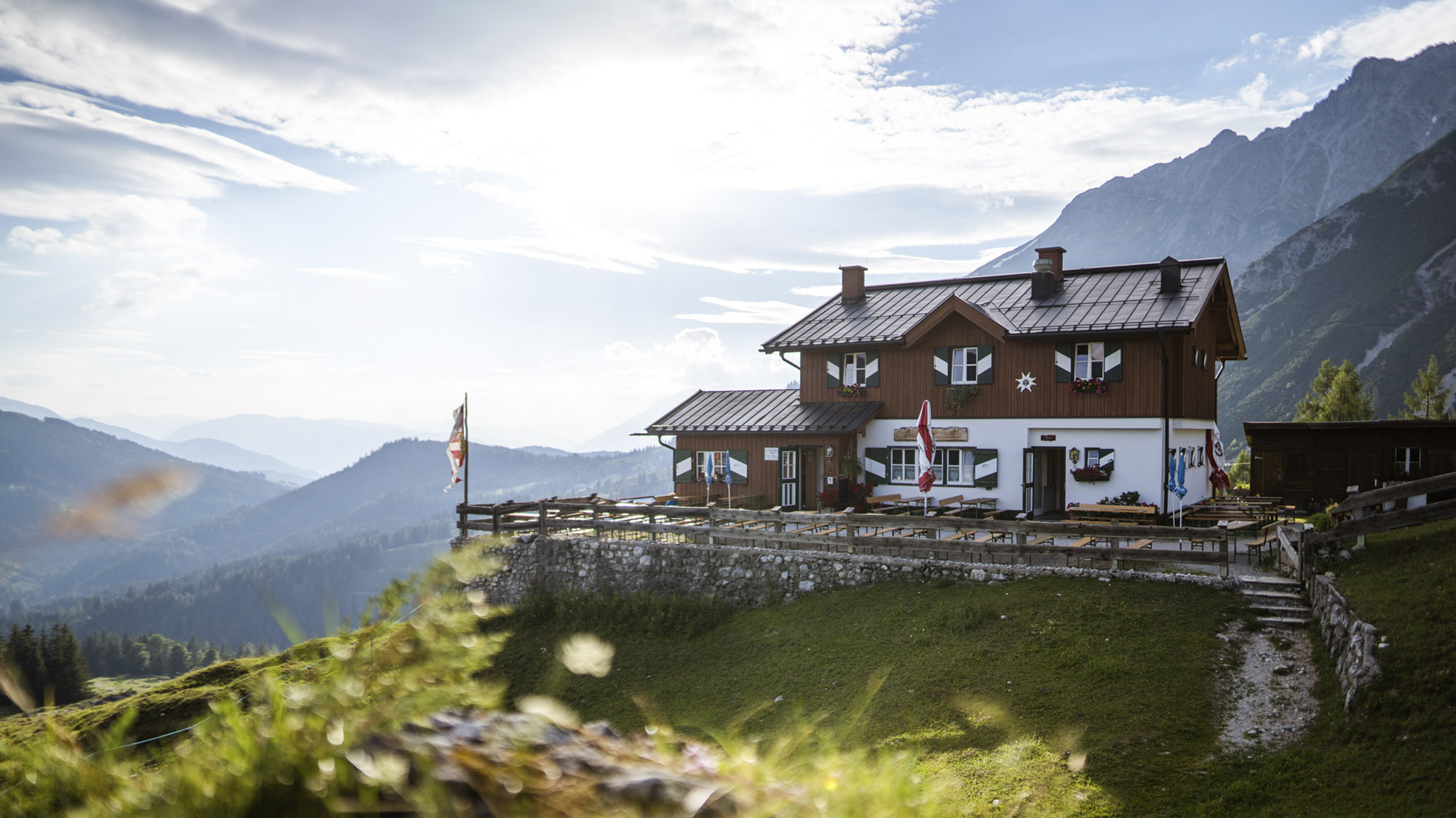 Eine Hütte in den Bergen.