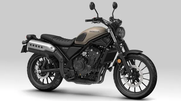 Stehendes Motorrad.