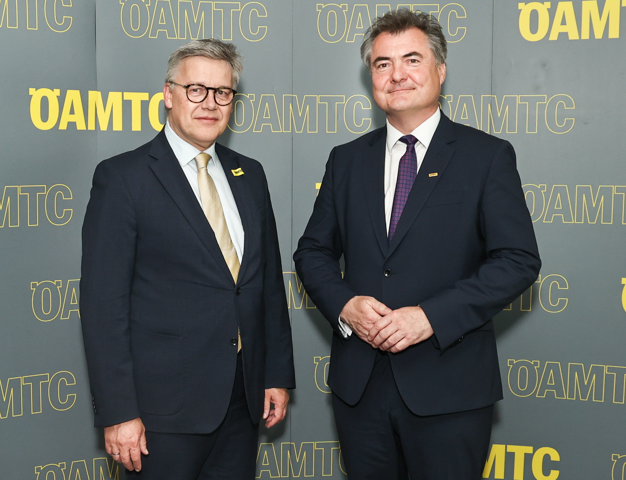 Zwei Männer mit dunklem Anzug stehen nebeneinander. v. l. n. r.: Ernst Kloboucnik und Markus Ludvik