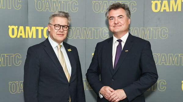 Zwei Männer mit dunklem Anzug stehen nebeneinander. v. l. n. r.: Ernst Kloboucnik und Markus Ludvik