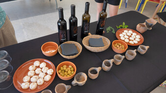 Wein und Tapas zum Verkosten aus antiken Zeiten.