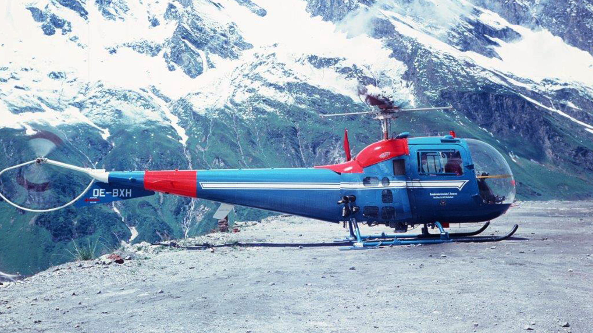 Archivfoto: Hubschrauber Agusta Beöll 47 J3 B1im Bereich des Tauernkraftwerkes Kaprun/Mooserboden