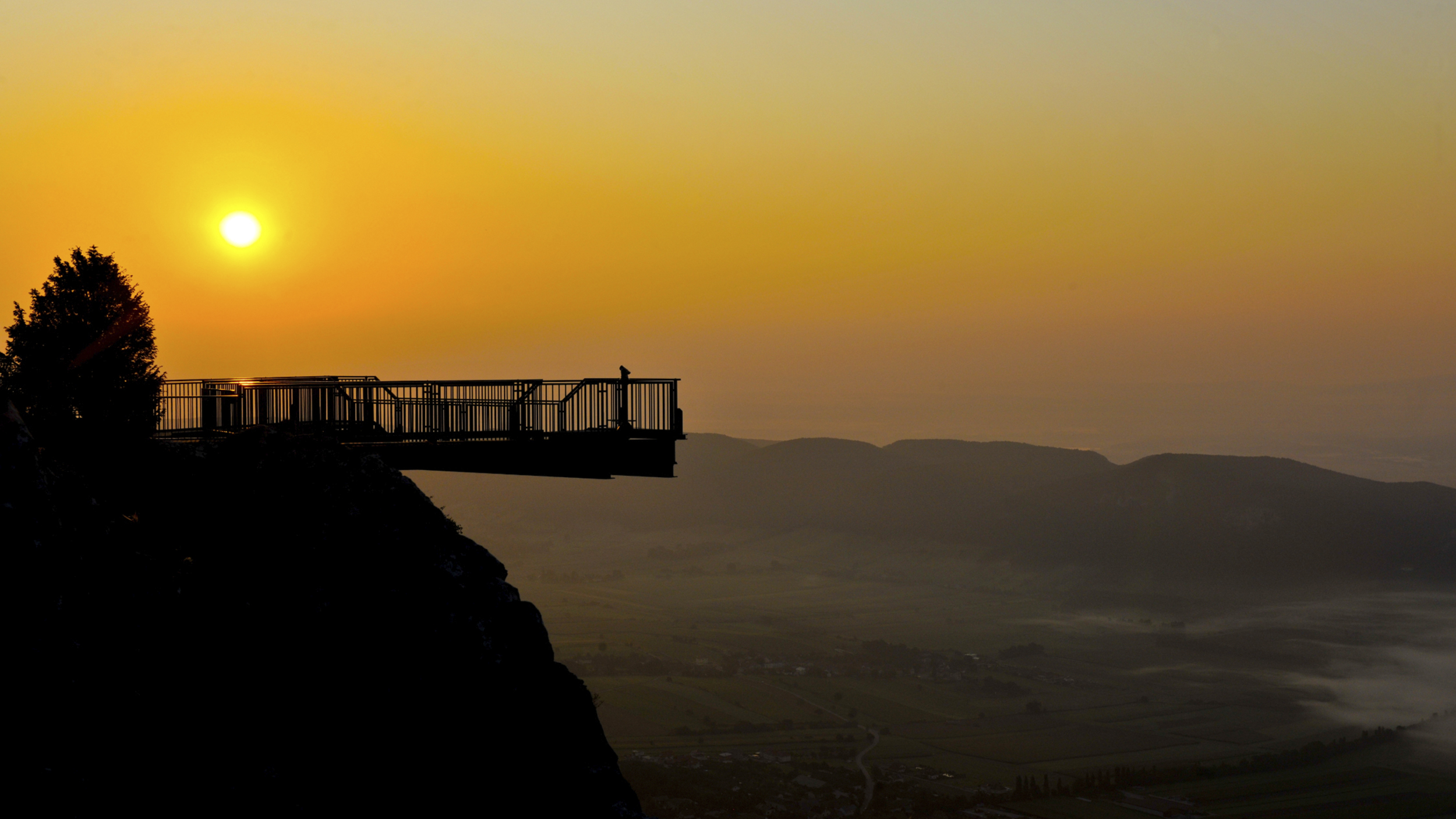 Skywalk Hohe Wand bei Sonnenuntergang.