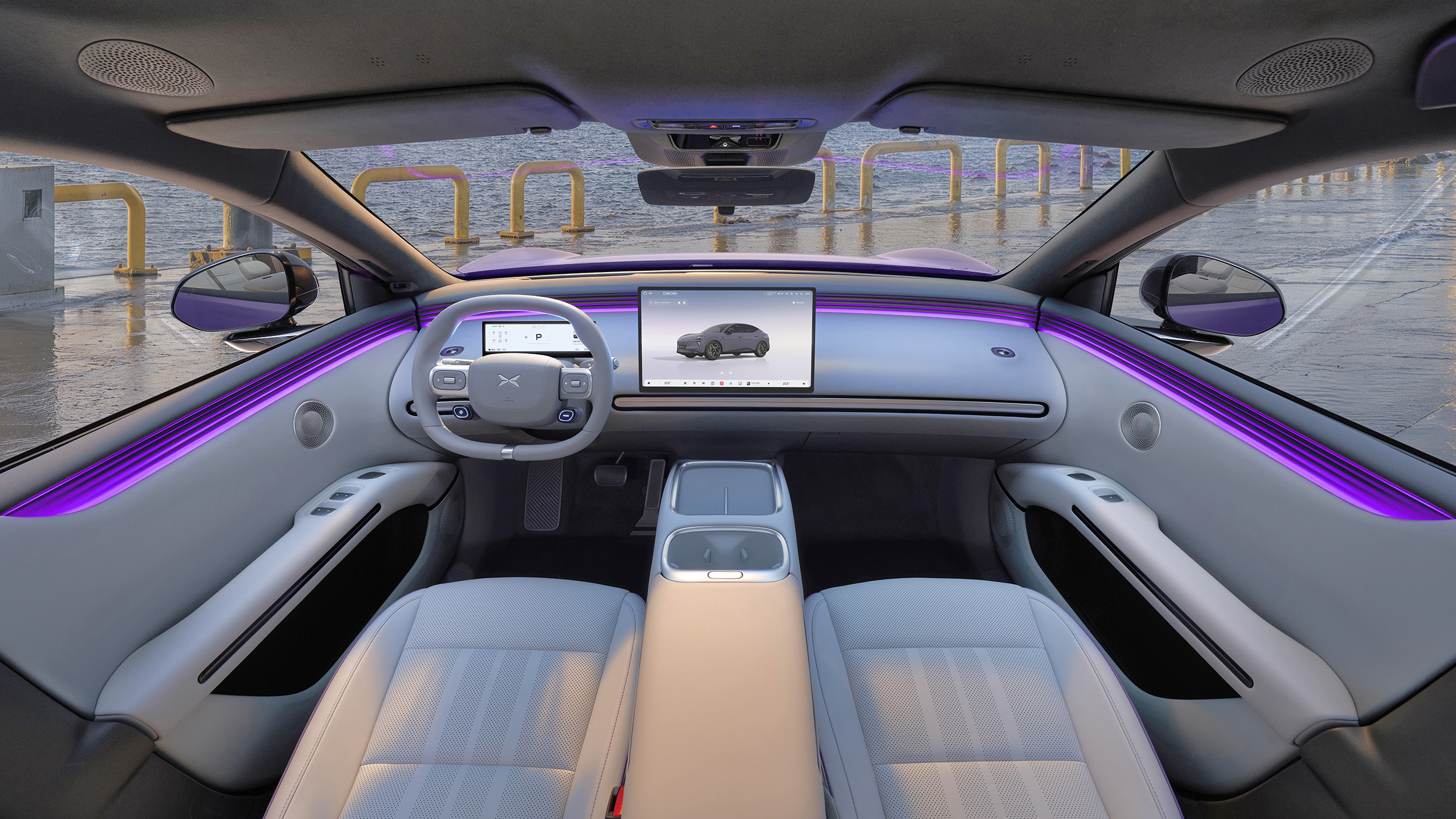 Blick is Cockpit des Xpeng L03 mit Ambientebeleuchtung
