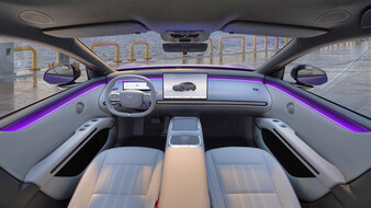 Blick is Cockpit des Xpeng L03 mit Ambientebeleuchtung