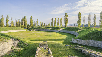 Amphitheater Zivilstadt Überreste in Carnuntum.