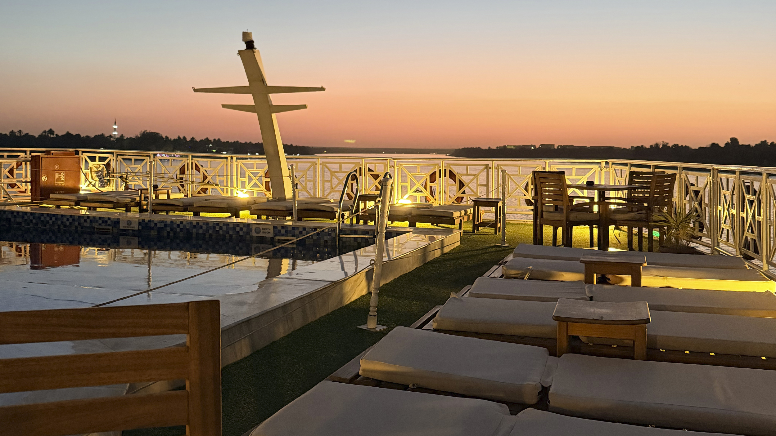 Sonnenuntergang an Deck