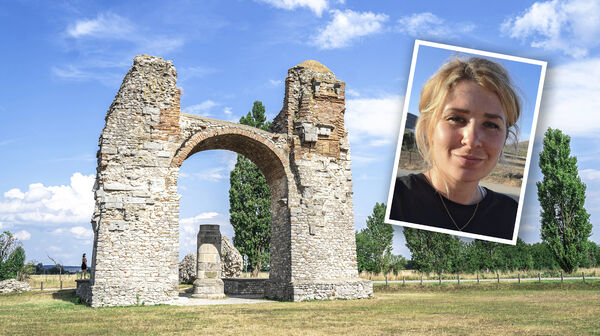 Heidentor in Carnuntum. Zusätzlich im Bild ein Portrait einer Frau: Archäozoologin Nisa Kirchengast.