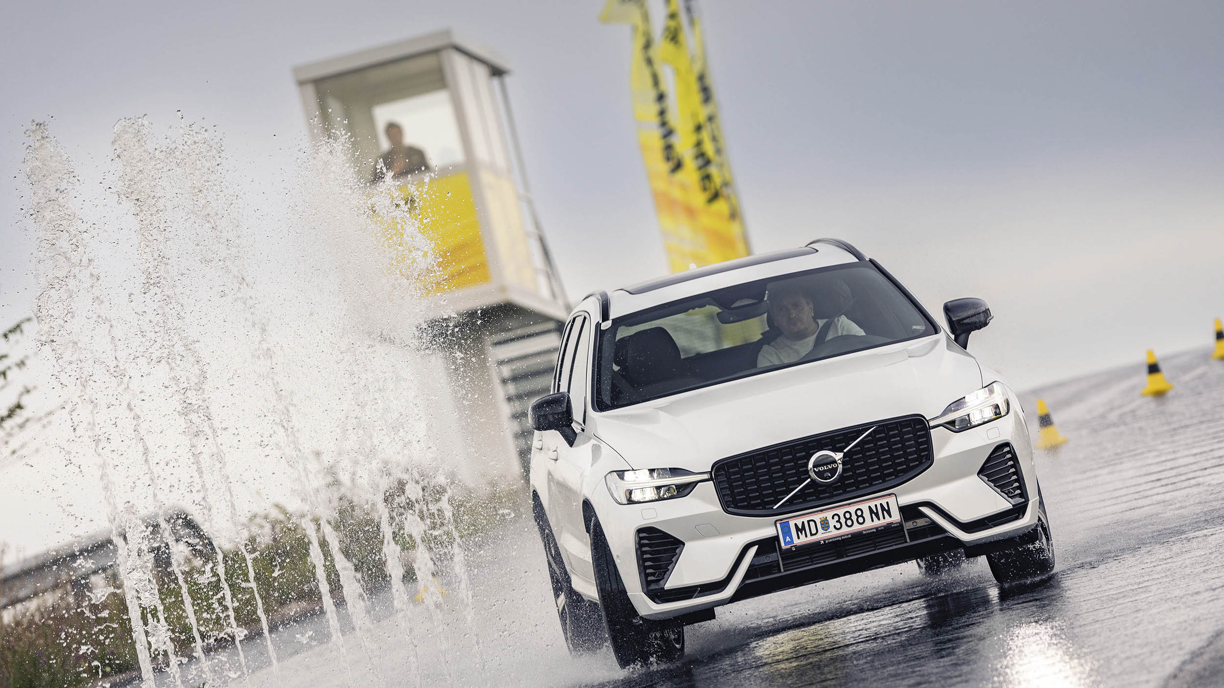 Volvo SUV im Gelände und am ÖAMTC-Fahrtechnikzentrum in Teesdorf