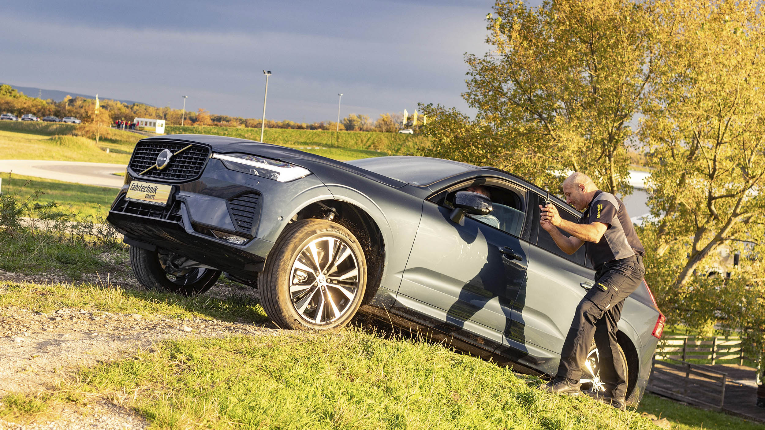 Volvo SUV im Gelände und am ÖAMTC-Fahrtechnikzentrum in Teesdorf