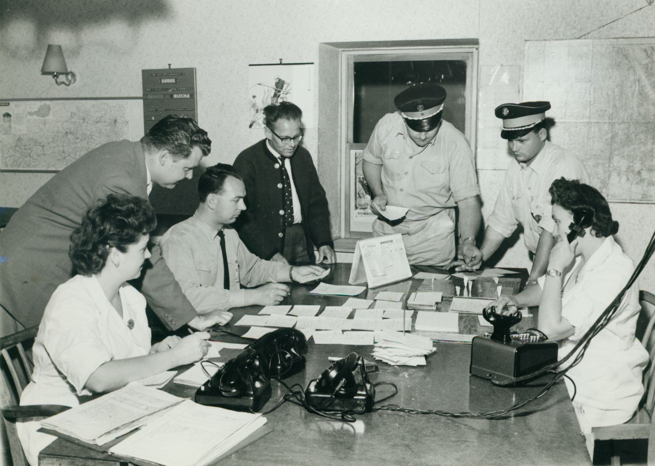 Historisches Foto aus der Nothilfezentrale des ÖAMTC