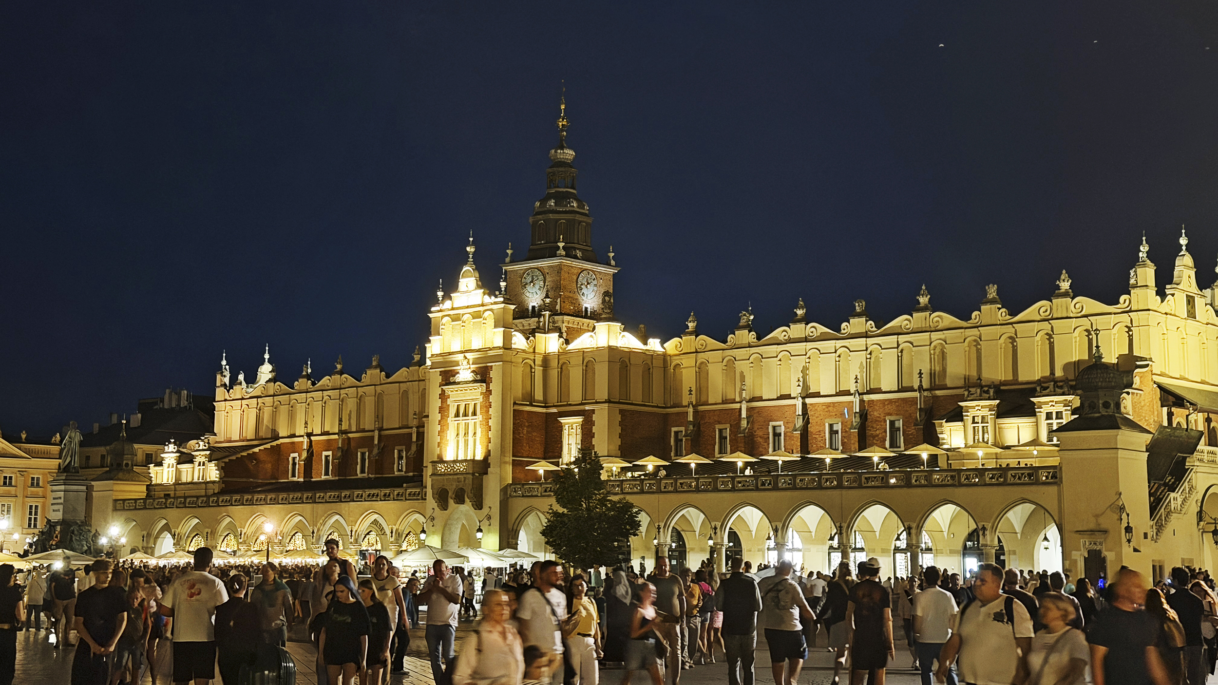 Nacht-Foto vom Platz in Krakau.