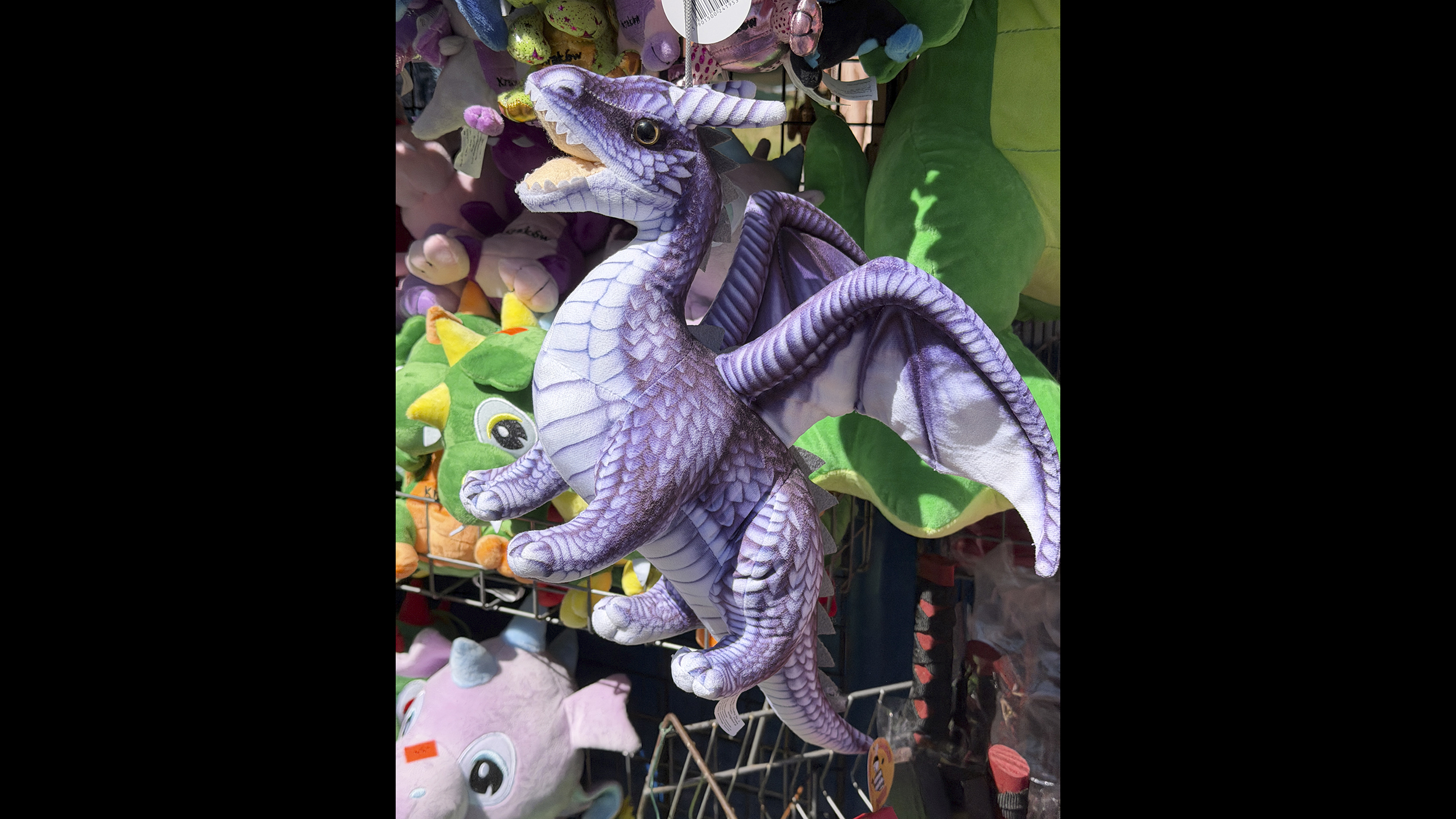 Violetter Plüschdrache.