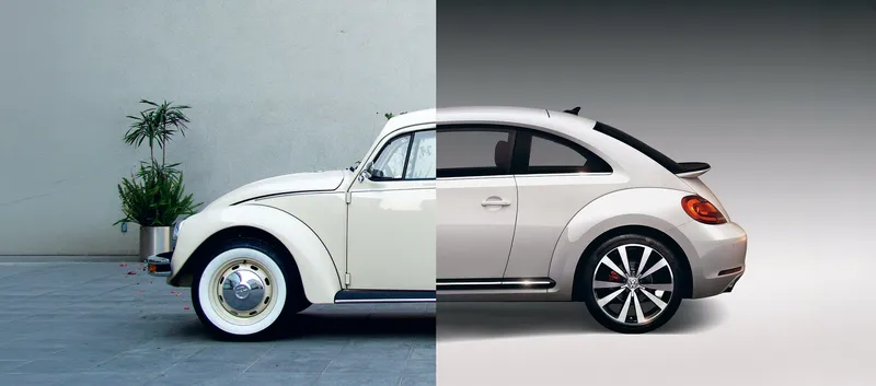 Fotomontage eines alten und eines neuen VW Käfer.