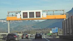 A12 mit Überkopfwegweiseranzeige IG-Luft