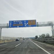 Autobahn A22, Sperrschilder bei der Abfahrt auf die S1 beim Knoten Korneuburg.