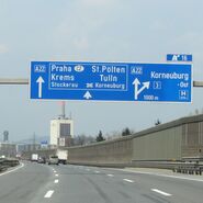 Autobahnschild Korneuburg Ost