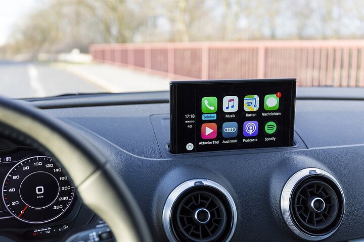 So nutzen Sie Android Auto & Apple CarPlay