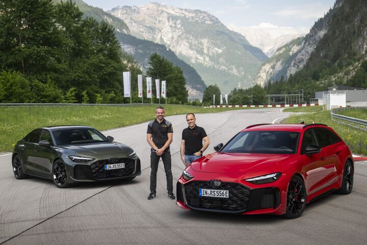Manfred Pfeiffenberger gemeinsam mit Christian Hartmann vor dem neuen Audi RS 5 und einer prachtvollen Alpinkulisse der Salzburger Alpen