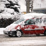 Schnee am Autodach